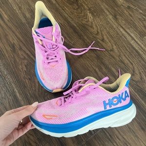 Hoka Clifton 9’s size US 7B